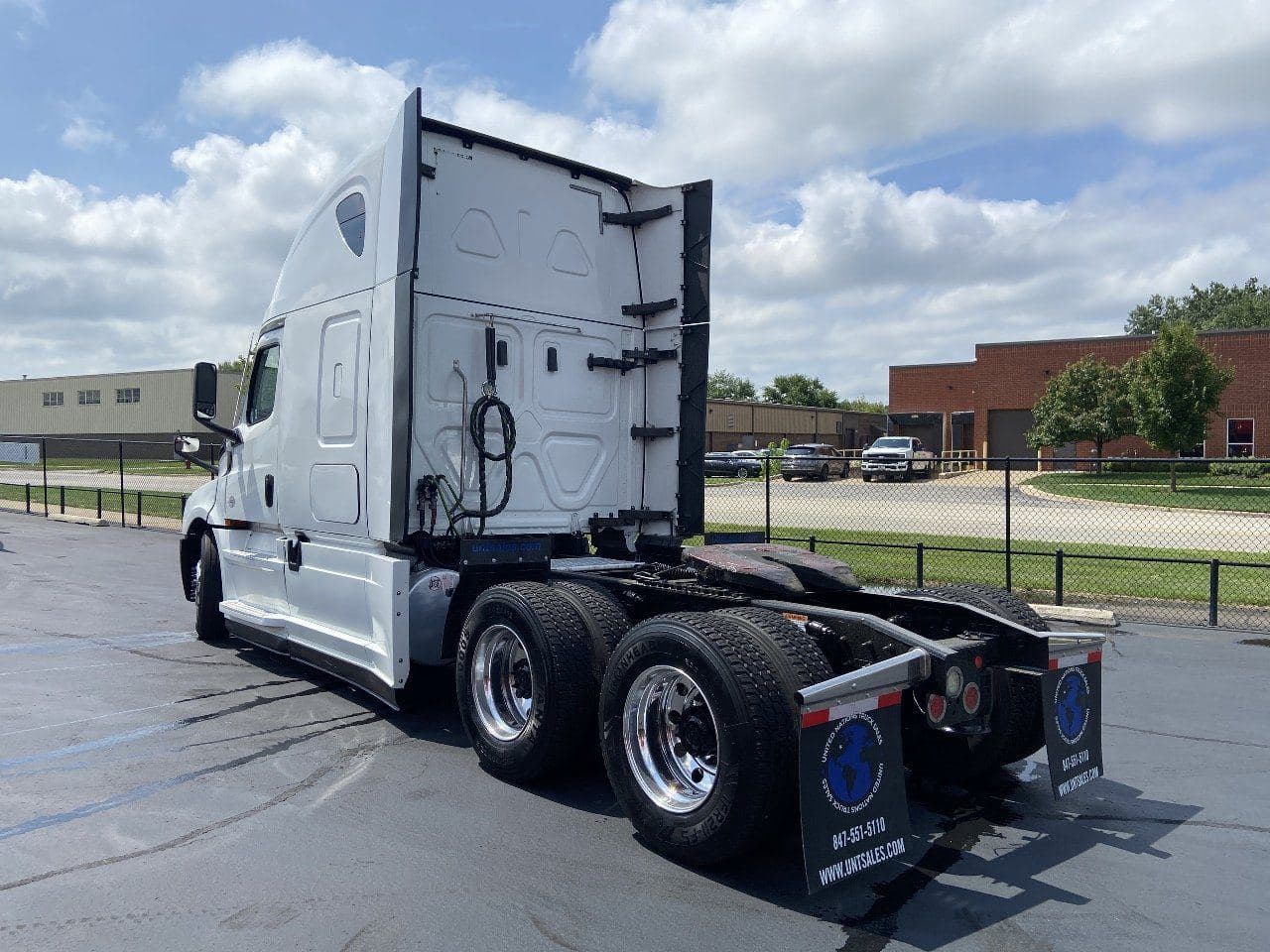 2020 FREIGHTLINER Cascadia CA126 Tandem Axle Sleeper image 8