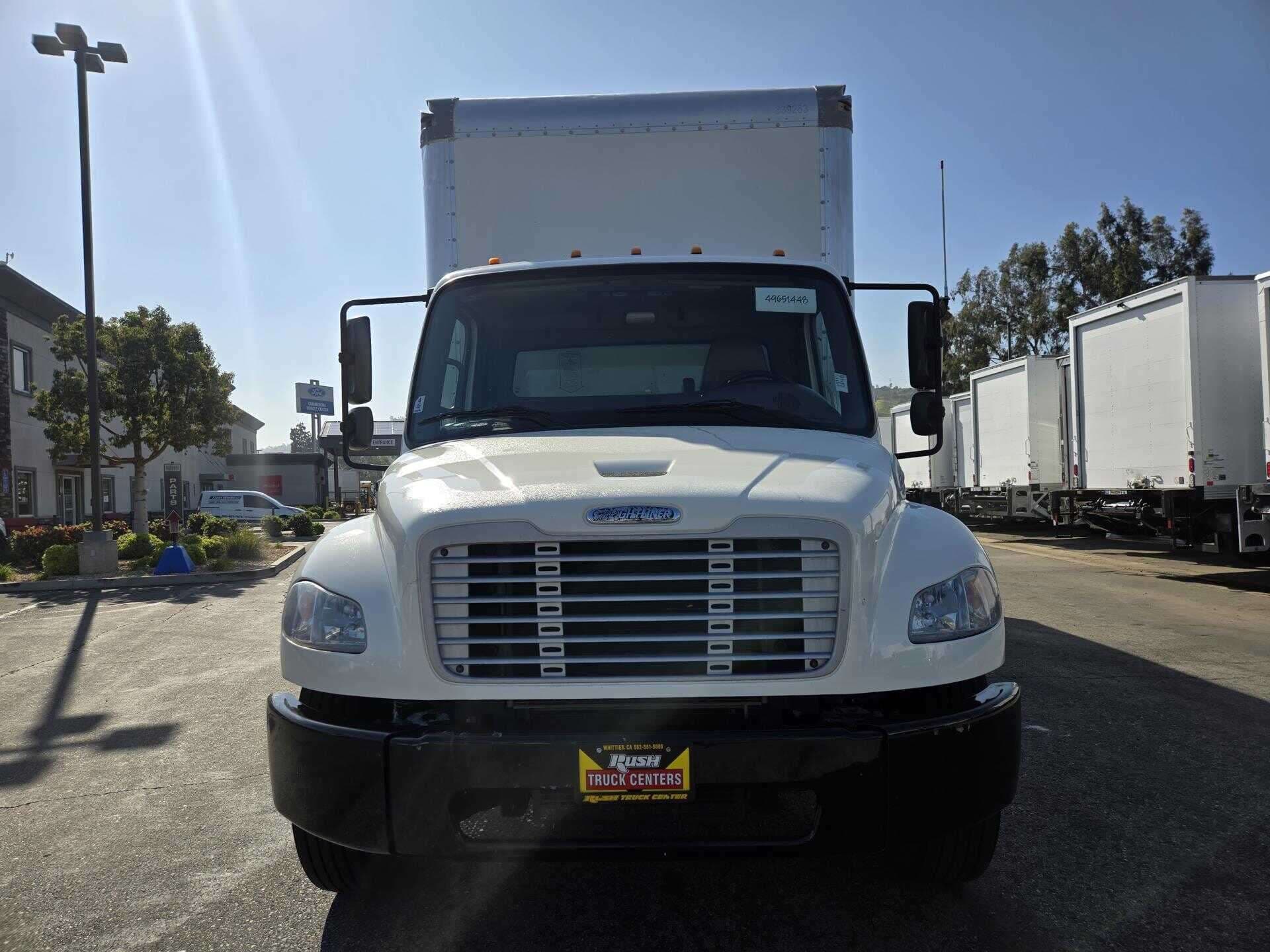 2020 Freightliner M2 image 2