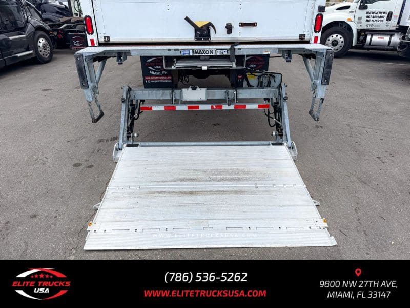 2020 Hino 268 image 30