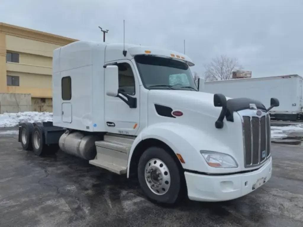2022 Peterbilt 579 image 4