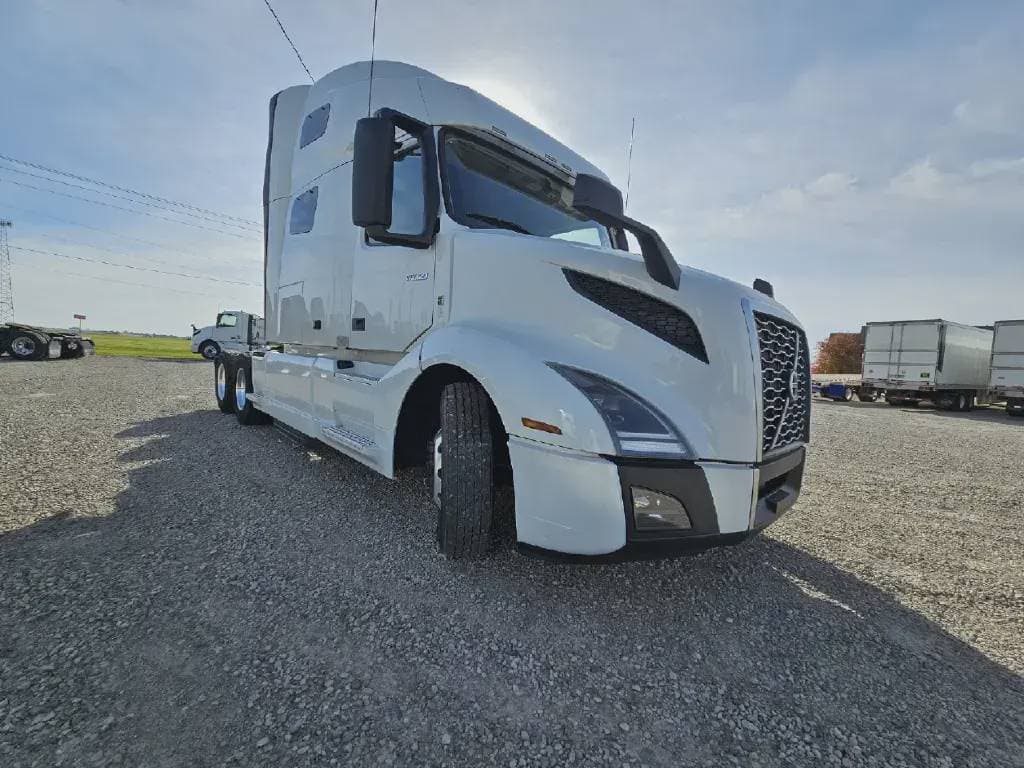 2022 Volvo VNL image 1