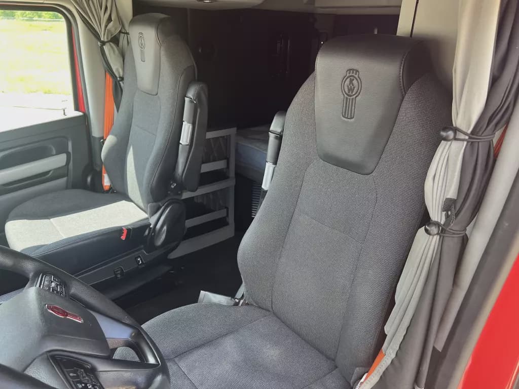 2022 Kenworth T680 image 7