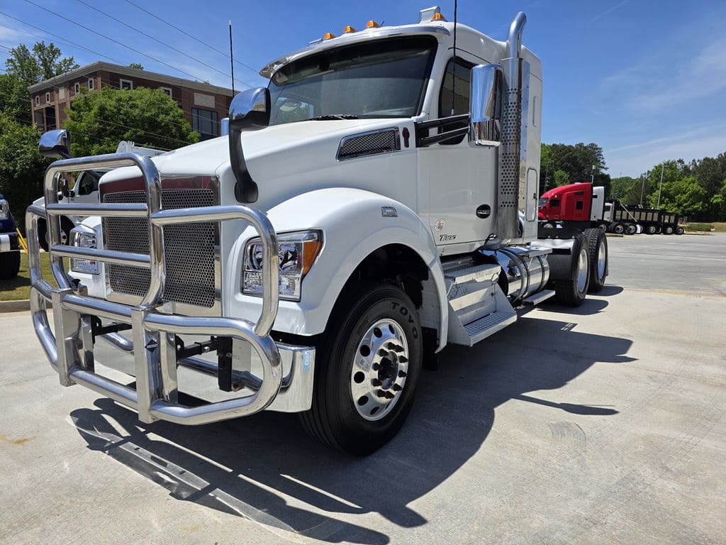 Used 2022 KENWORTH T880S image 6