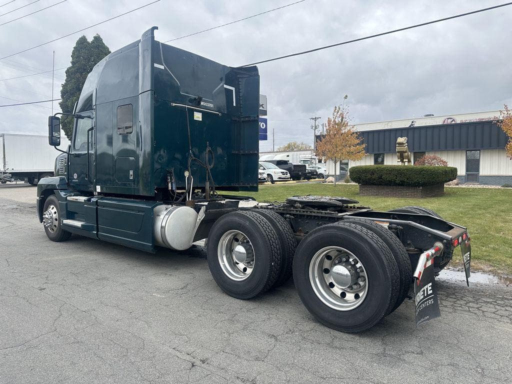 2020 Mack Anthem image 3