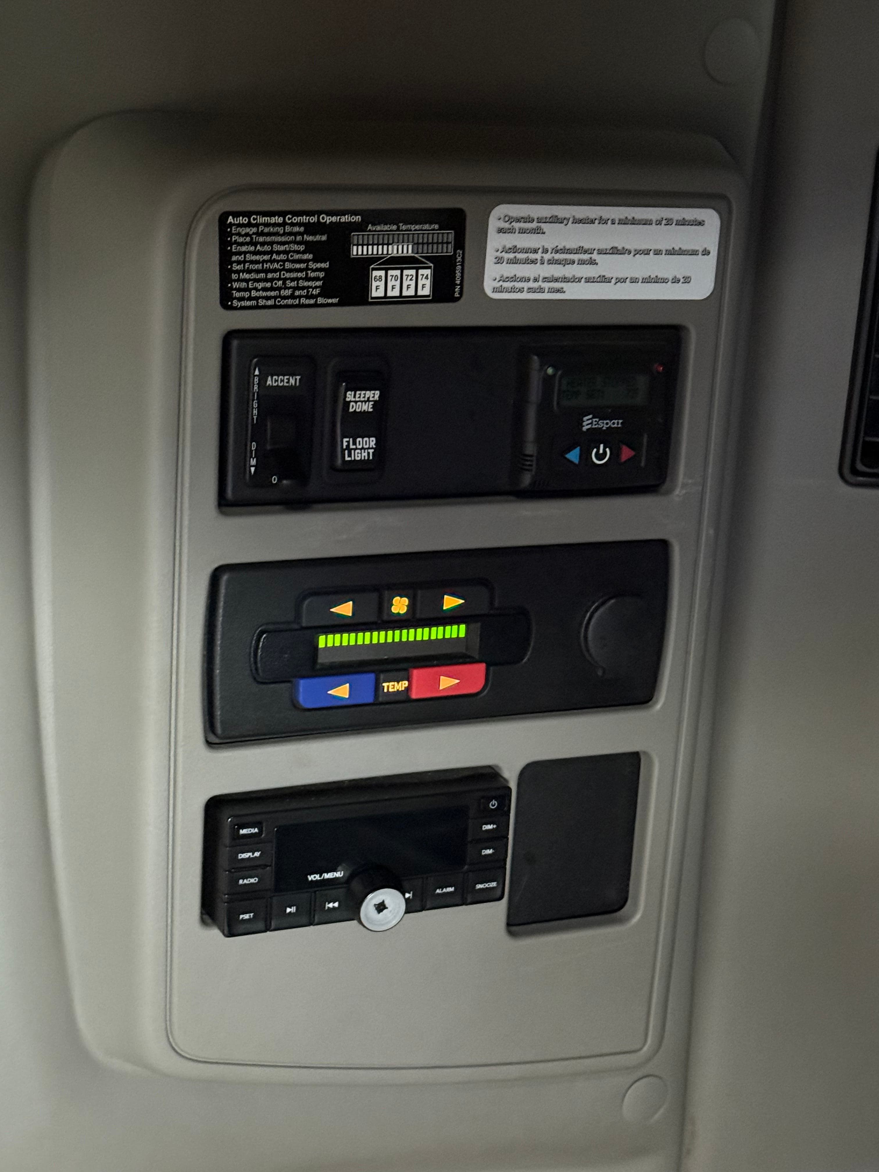 2022 International LT625 image 11