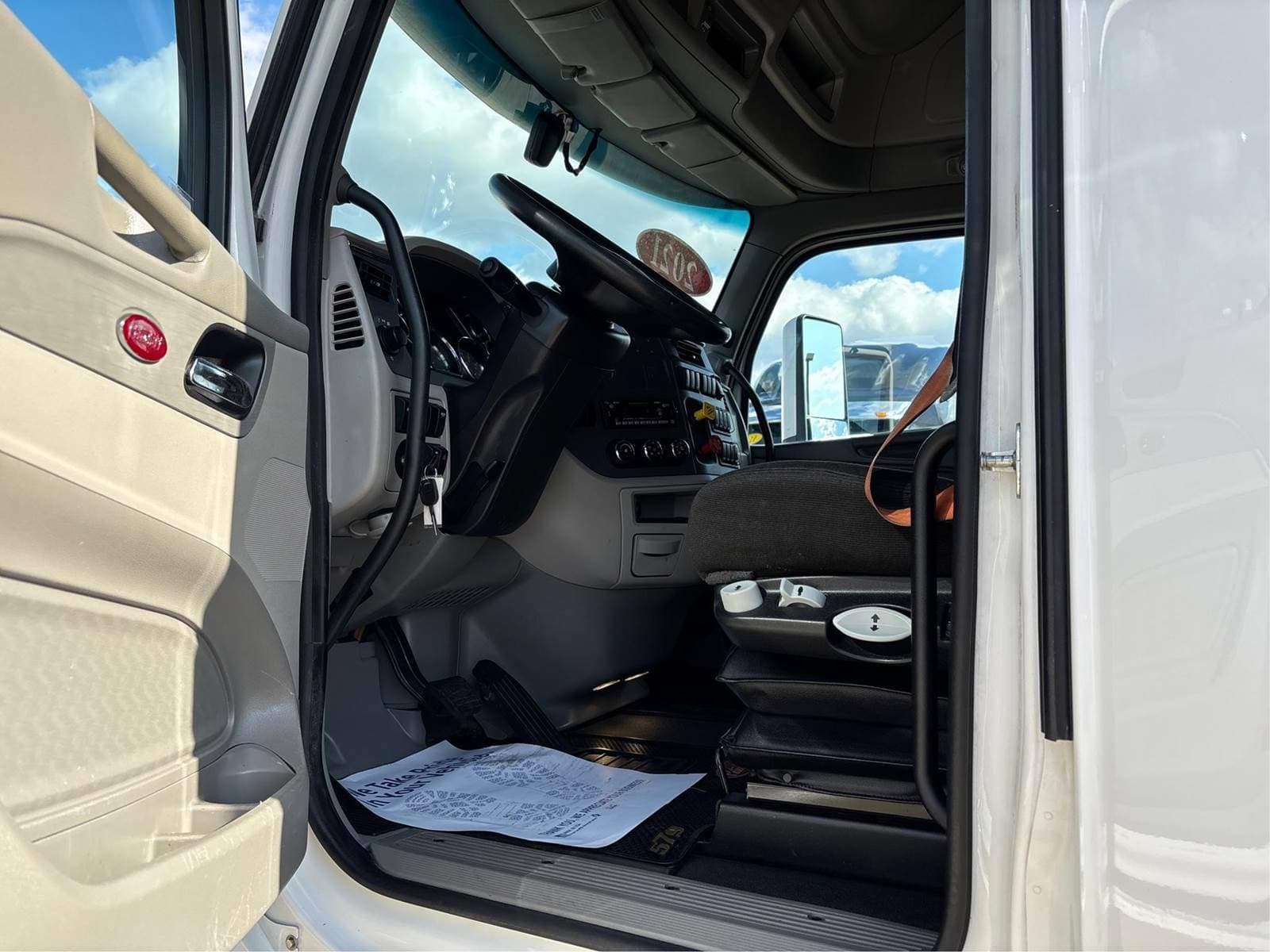 2021 Peterbilt 579 image 8