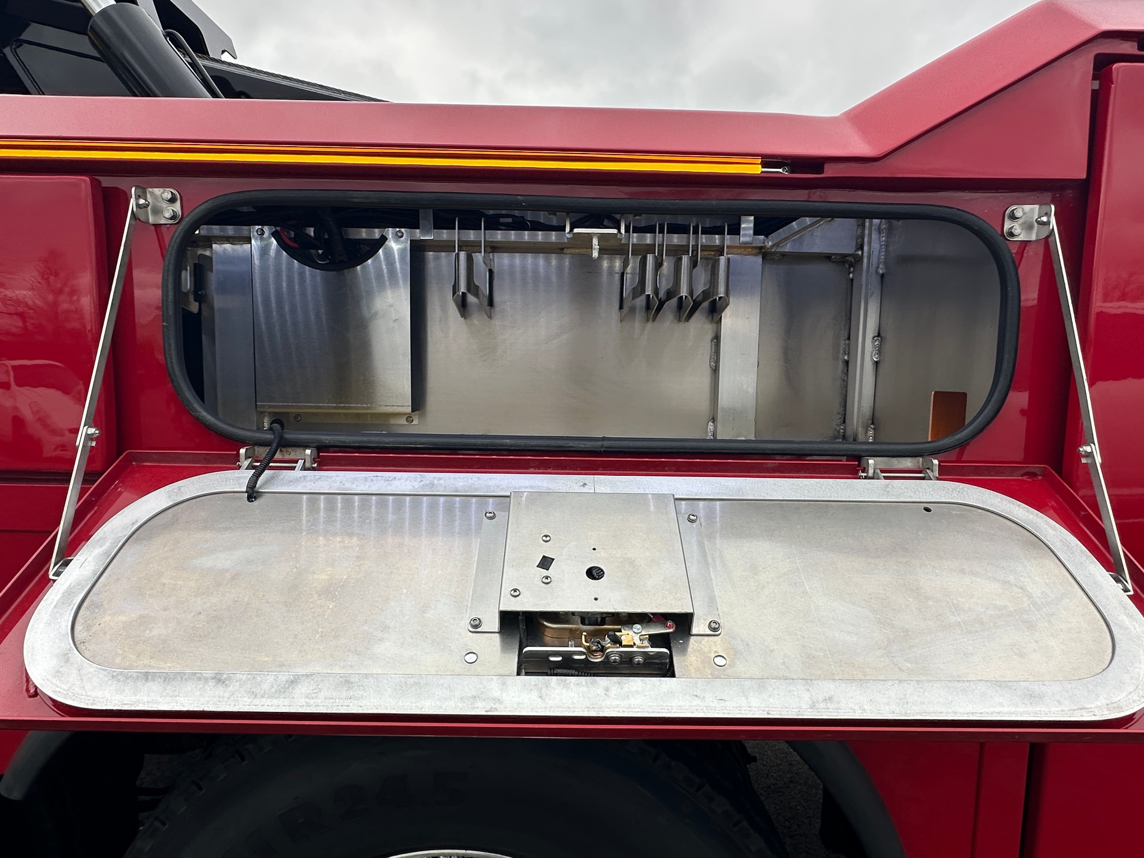 2025 Peterbilt 589  WITH A CENTURY 5130  (SK#: 6165C) image 15