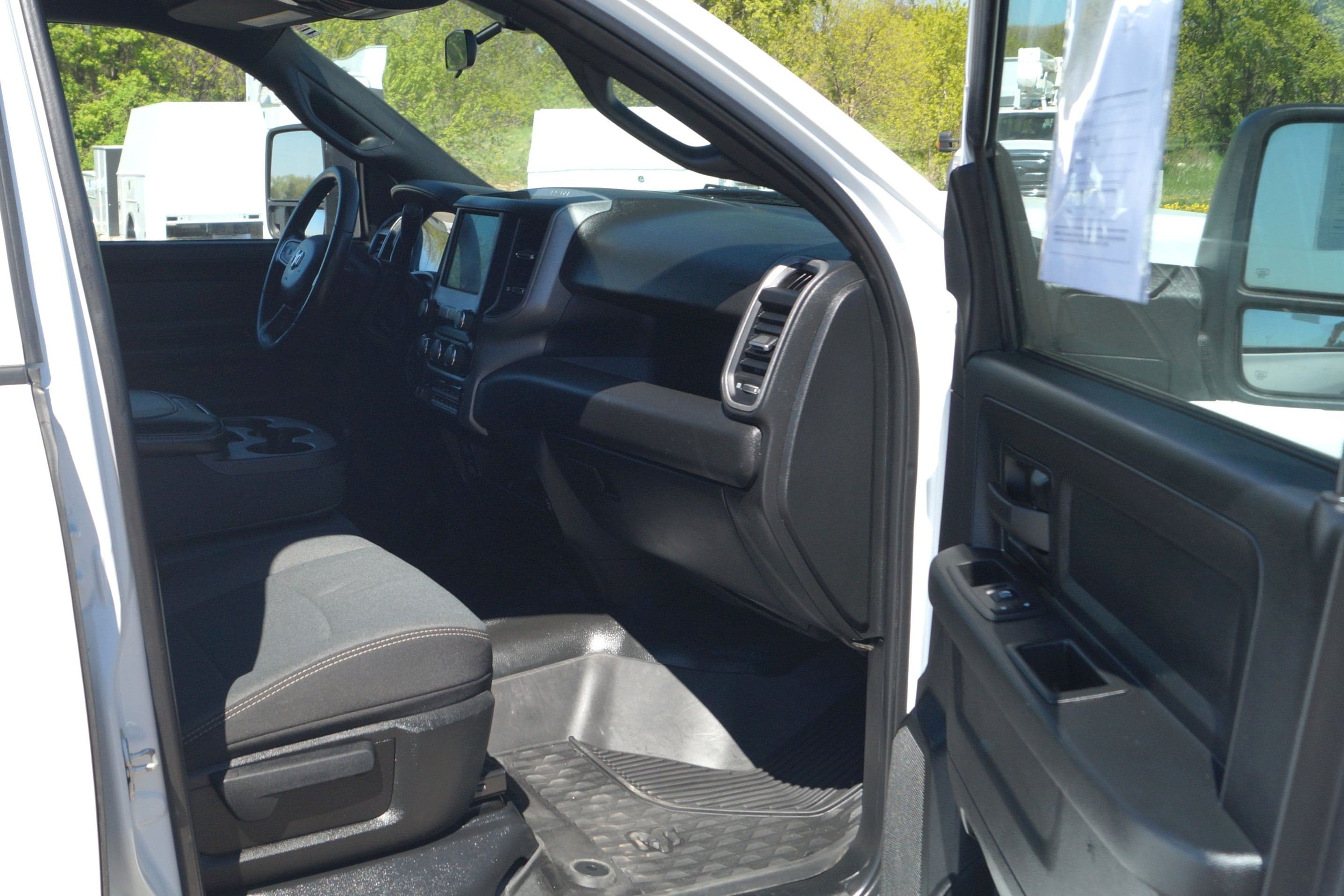 2024 RAM 2500 Tradesman - Service Utility Truck - 4WD 6.7L I6 Cummins image 13
