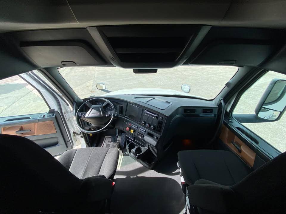 2024 Freightliner Cascadia image 8