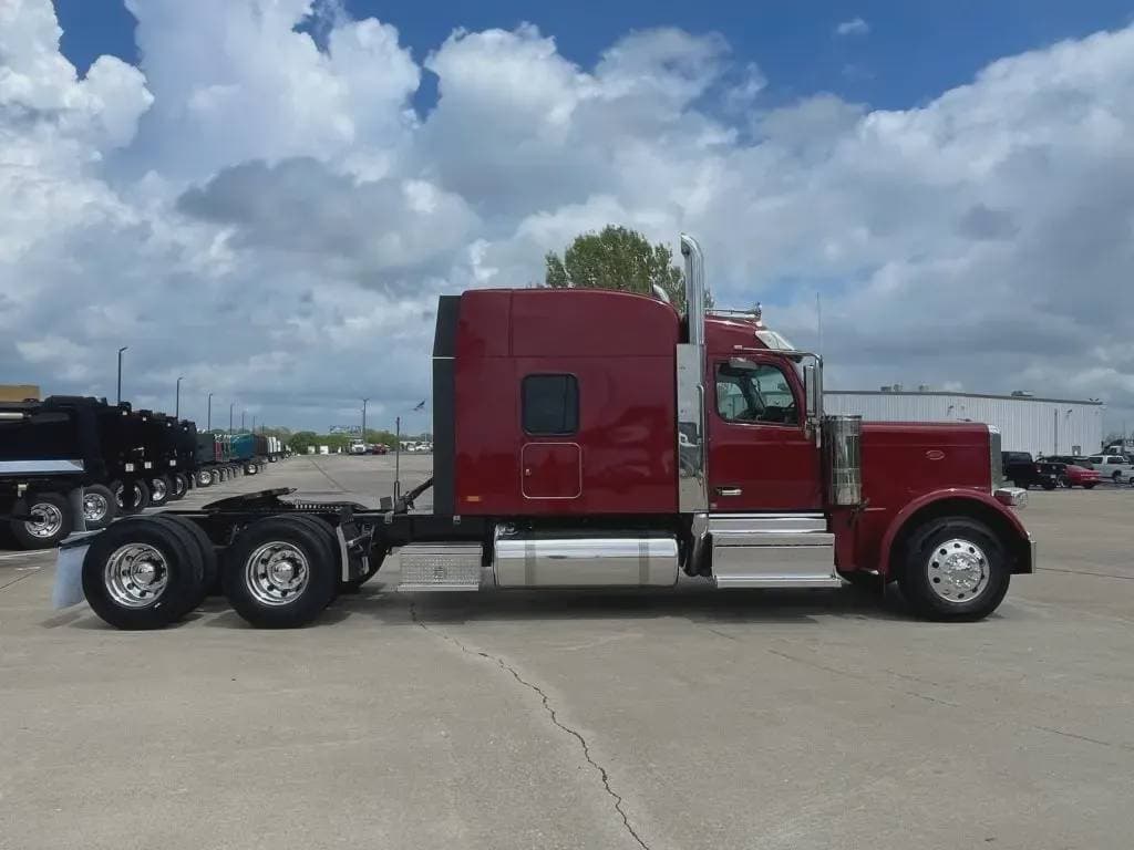 2025 Peterbilt 589 image 5