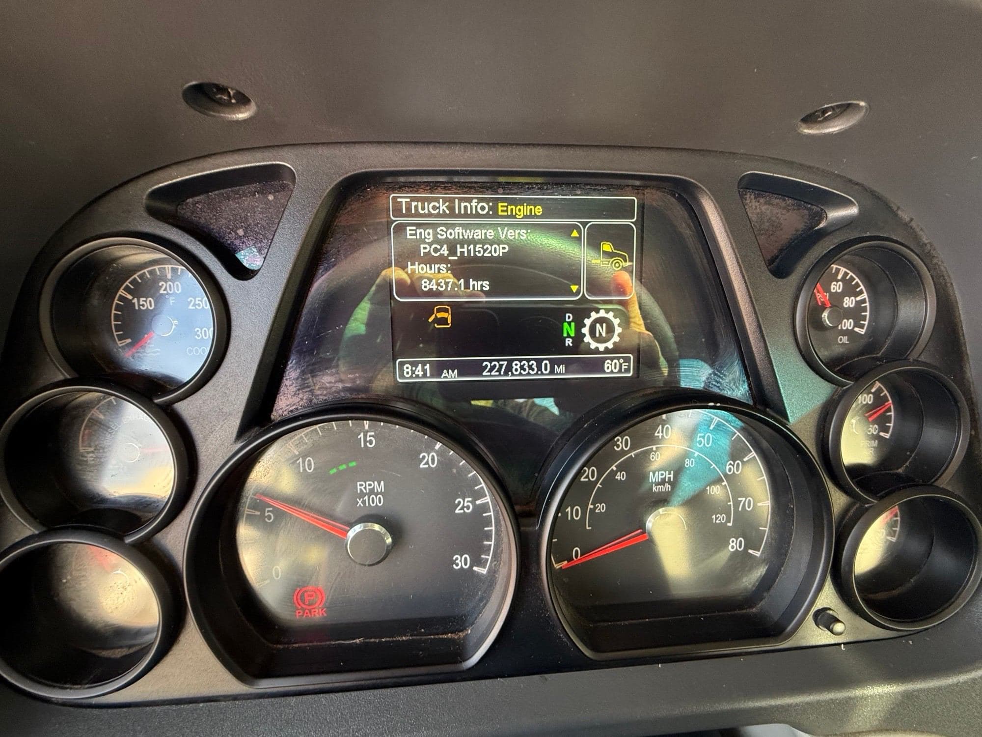 2020 Peterbilt 579 image 9