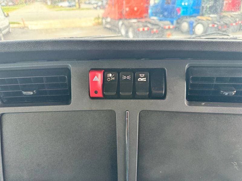 2021 Kenworth T600 image 21