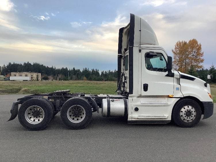2019 Freightliner Cascadia image 8