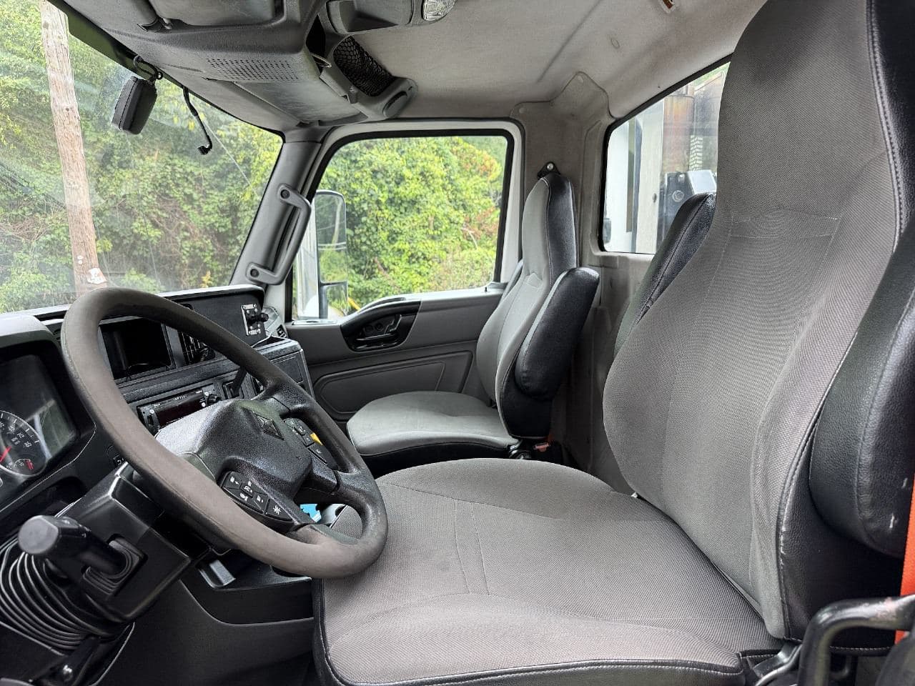 2019 International LT625 image 18