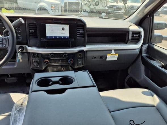 2025 Ford F550 image 11