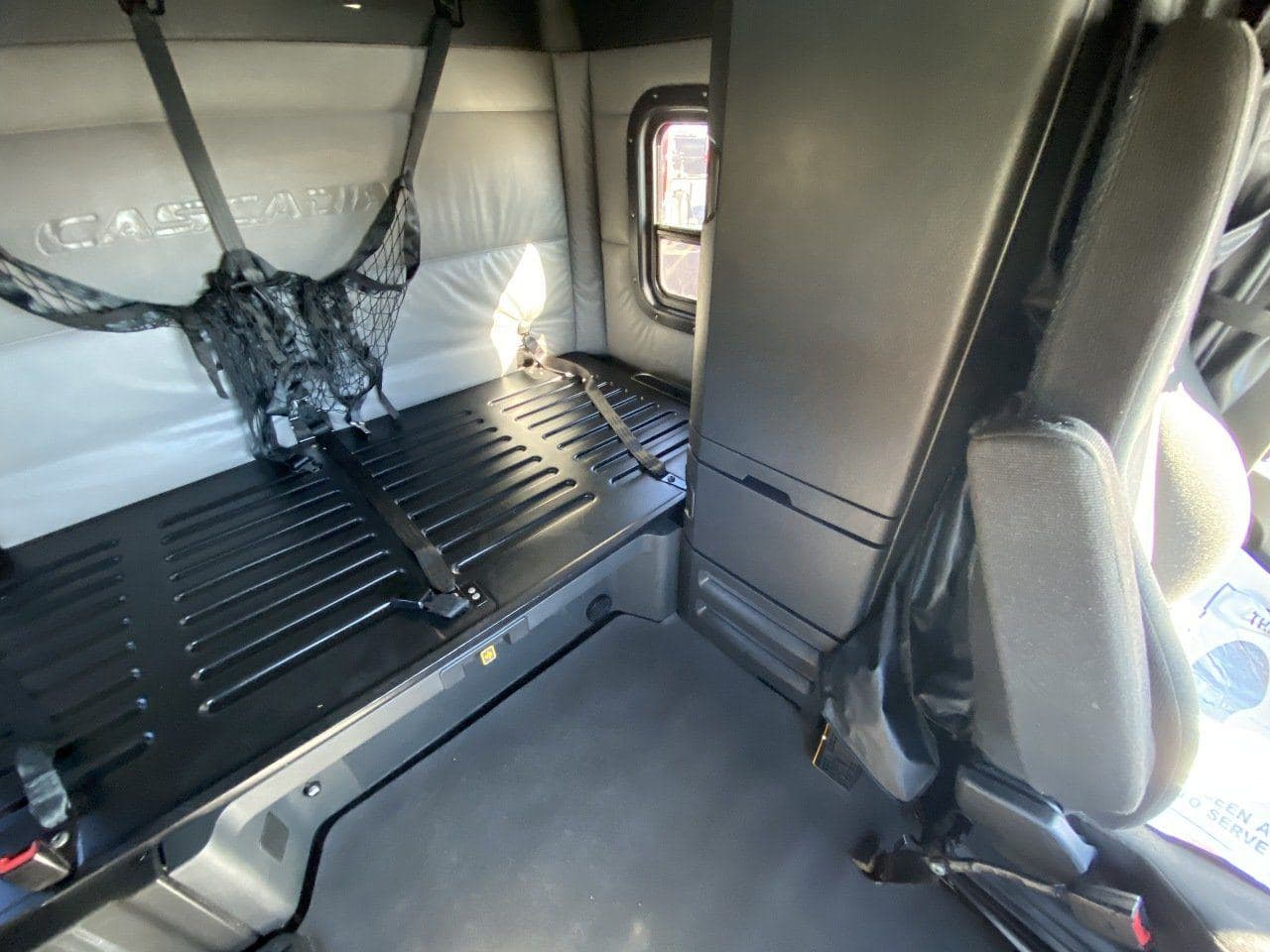 2022 FREIGHTLINER Cascadia CA126 * Tandem Axle Sleeper image 16