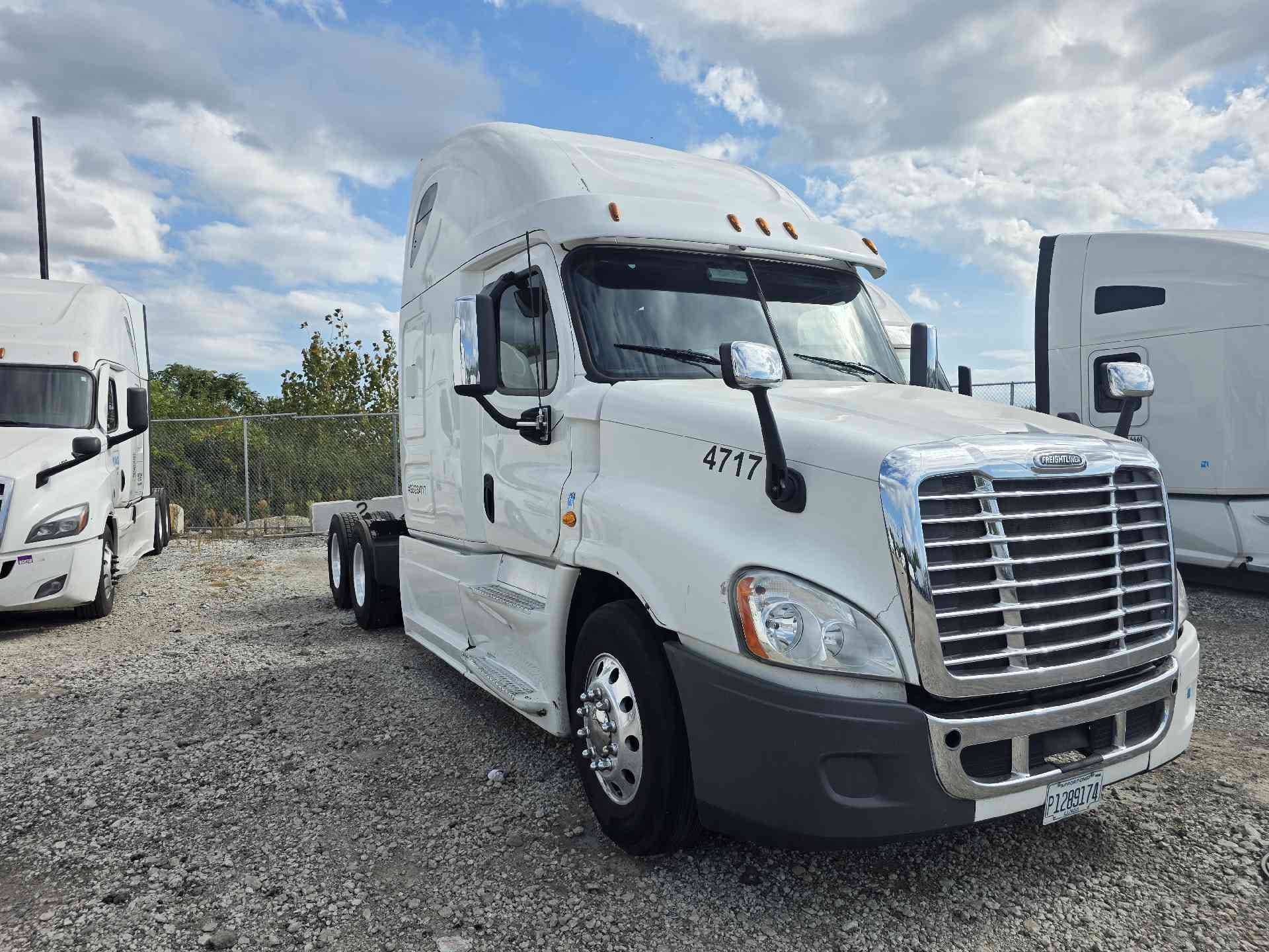 2016 Freightliner Cascadia image 2