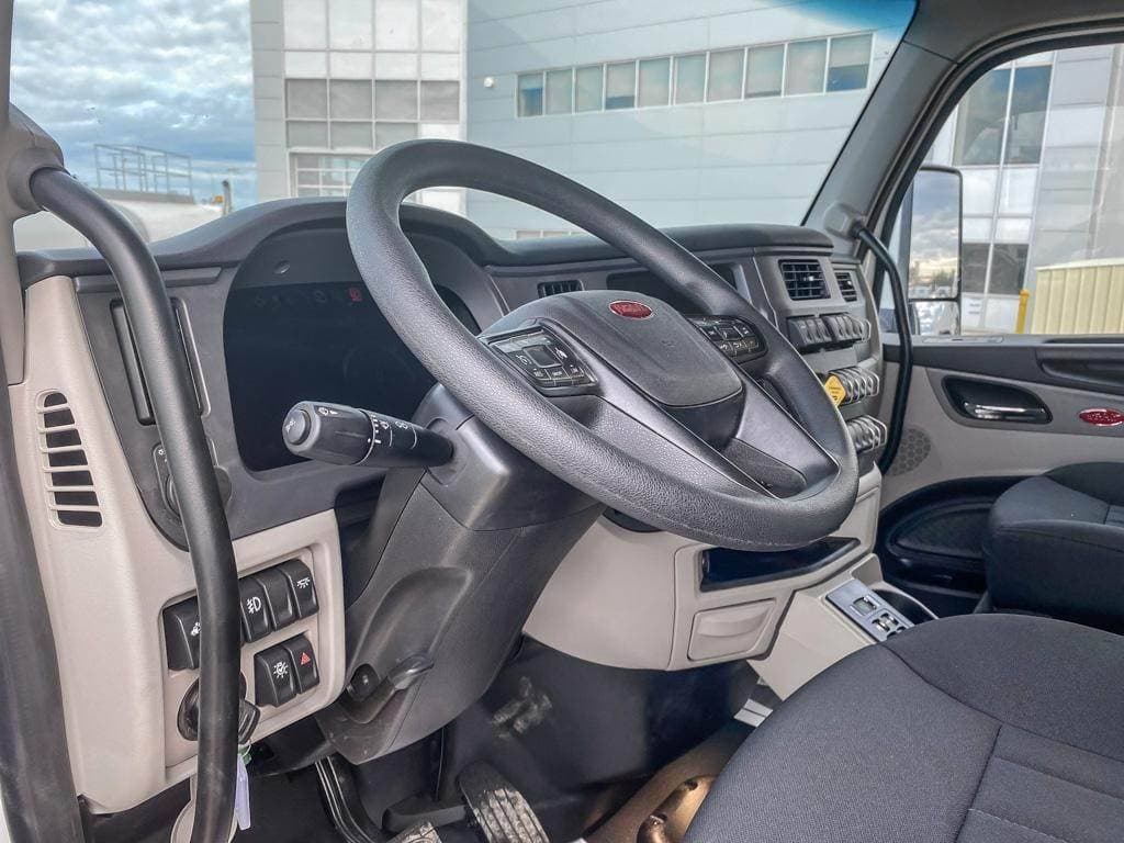 2024 Peterbilt 567 image 6