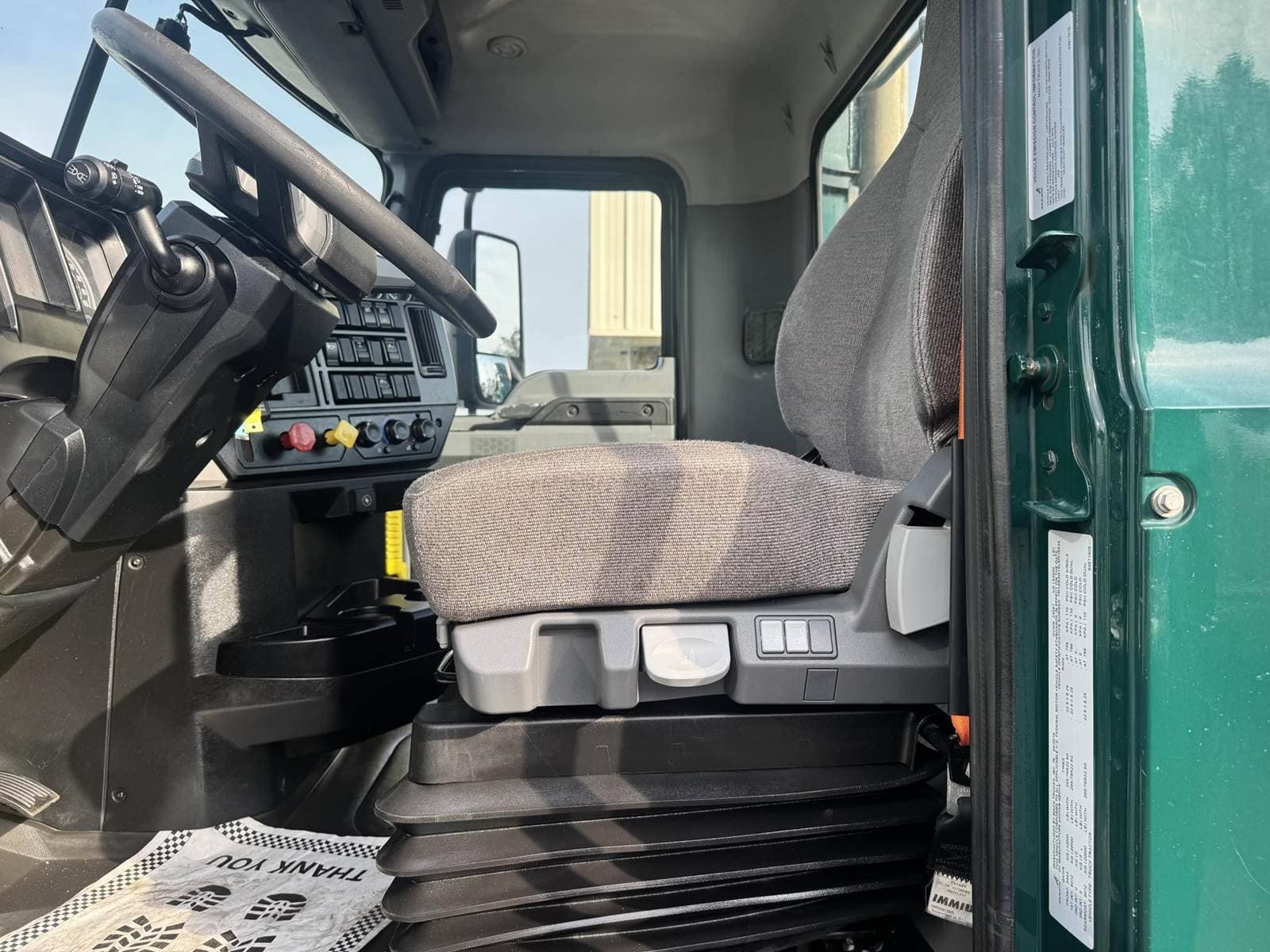 2020 Mack Anthem 64T Day Cab Truck - MP8 415HP, 12 Speed M Drive Automatic image 15