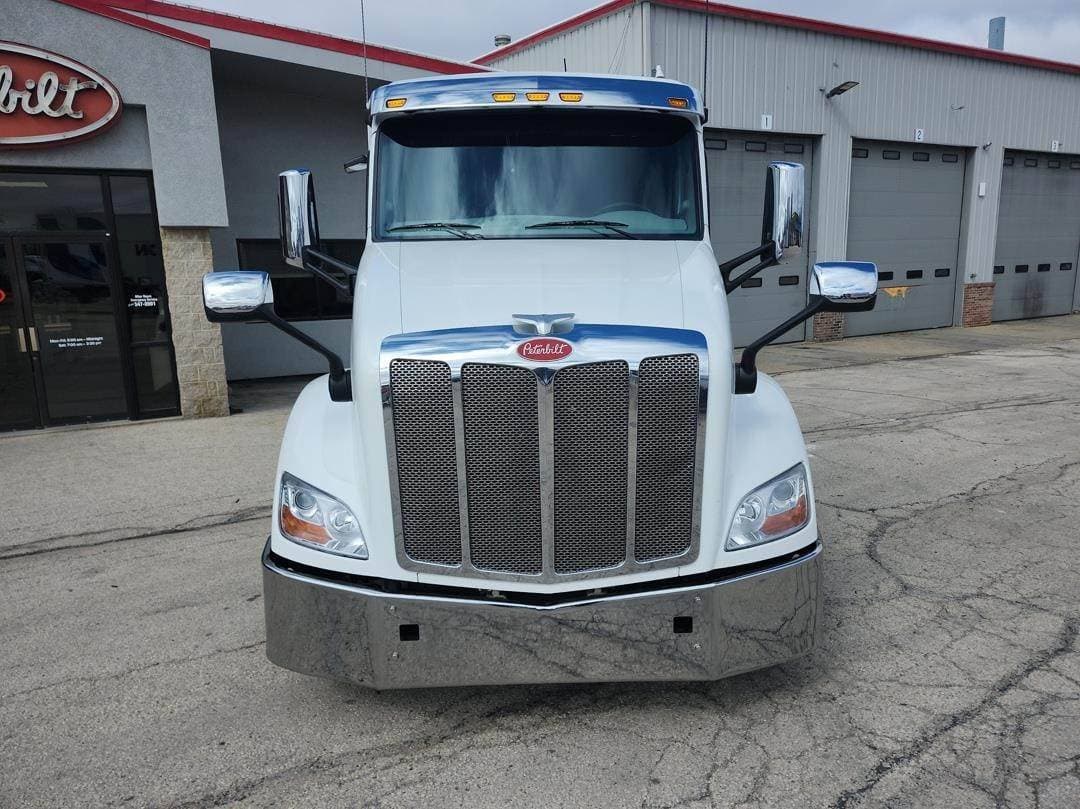 2022 Peterbilt 579 image 2