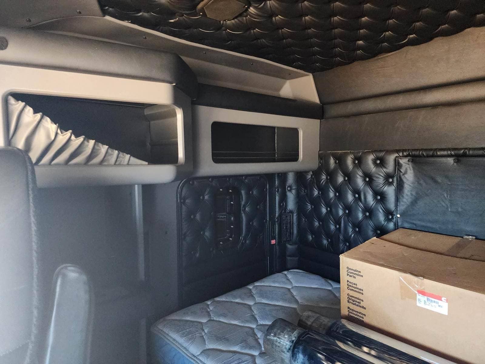 2020 Kenworth W9 Series image 7