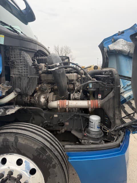 2023 Freightliner Cascadia image 10