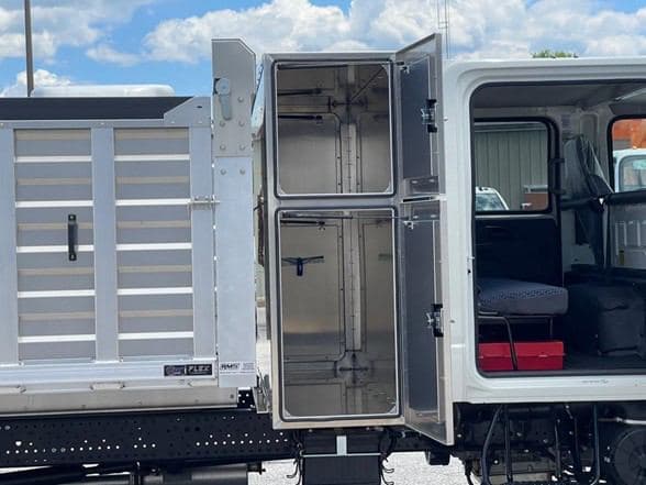 2024 Isuzu NRR image 25