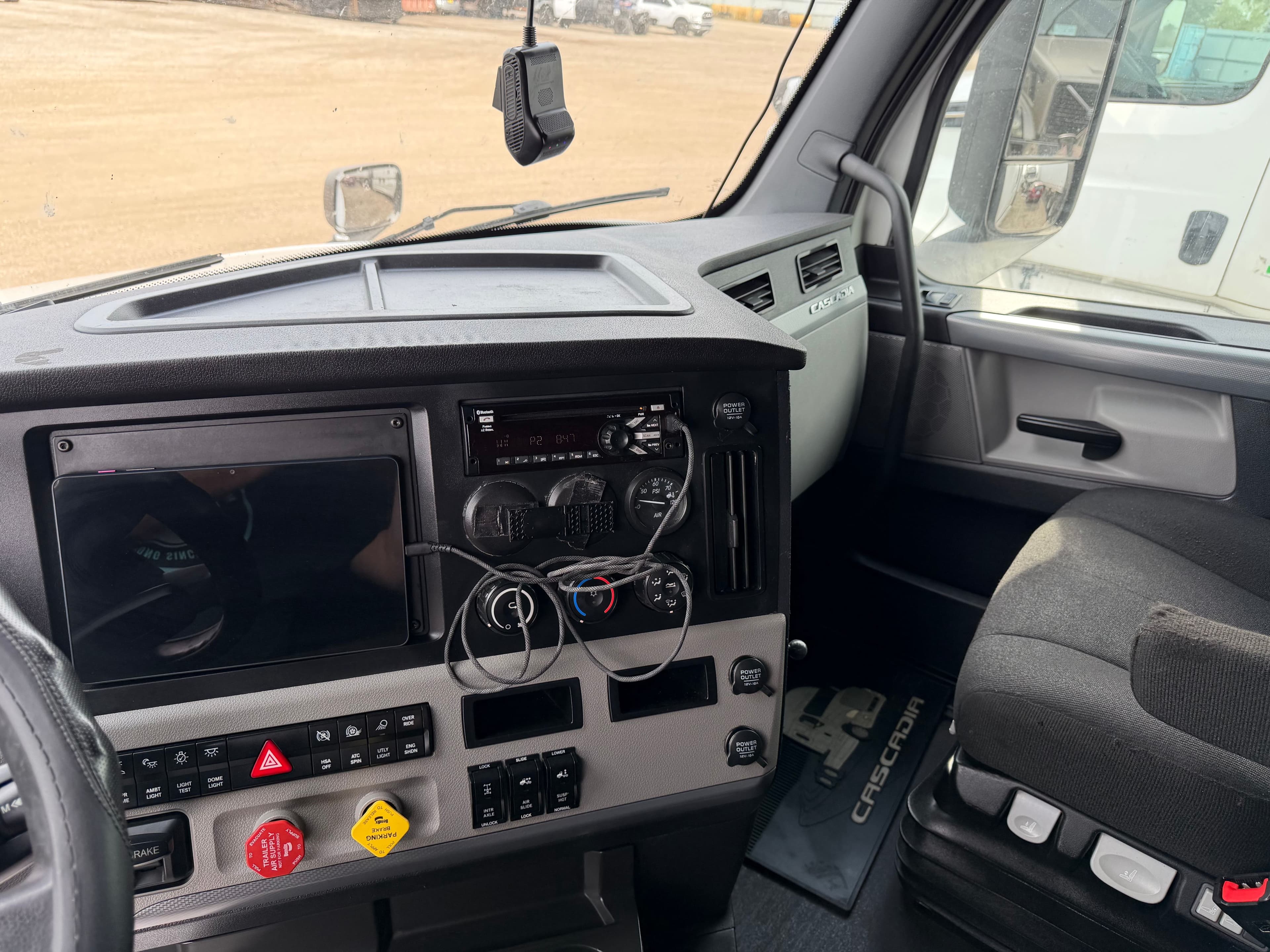 2021 Freightliner Cascadia 126 image 5