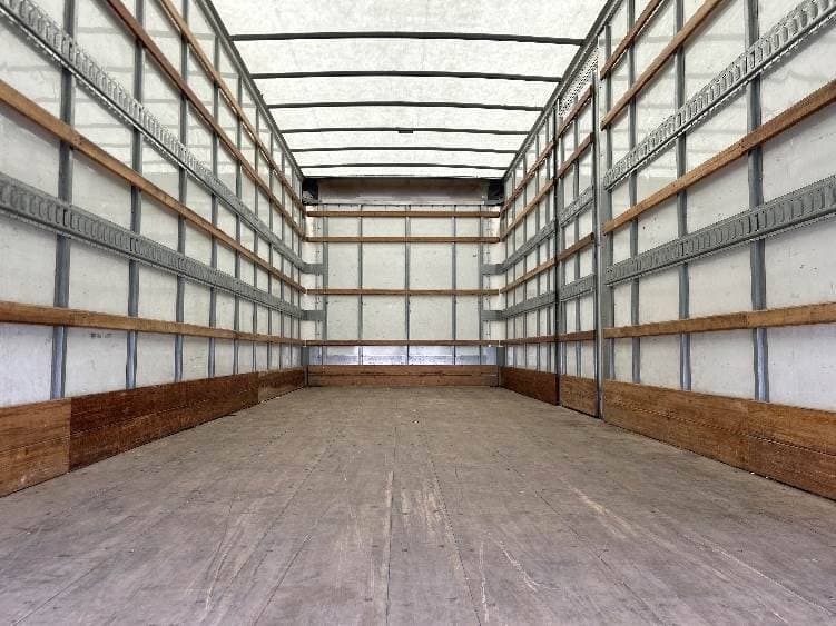 2022 International MV607 Box Truck - 220HP, 6 Speed Automatic, Roll up Door image 8