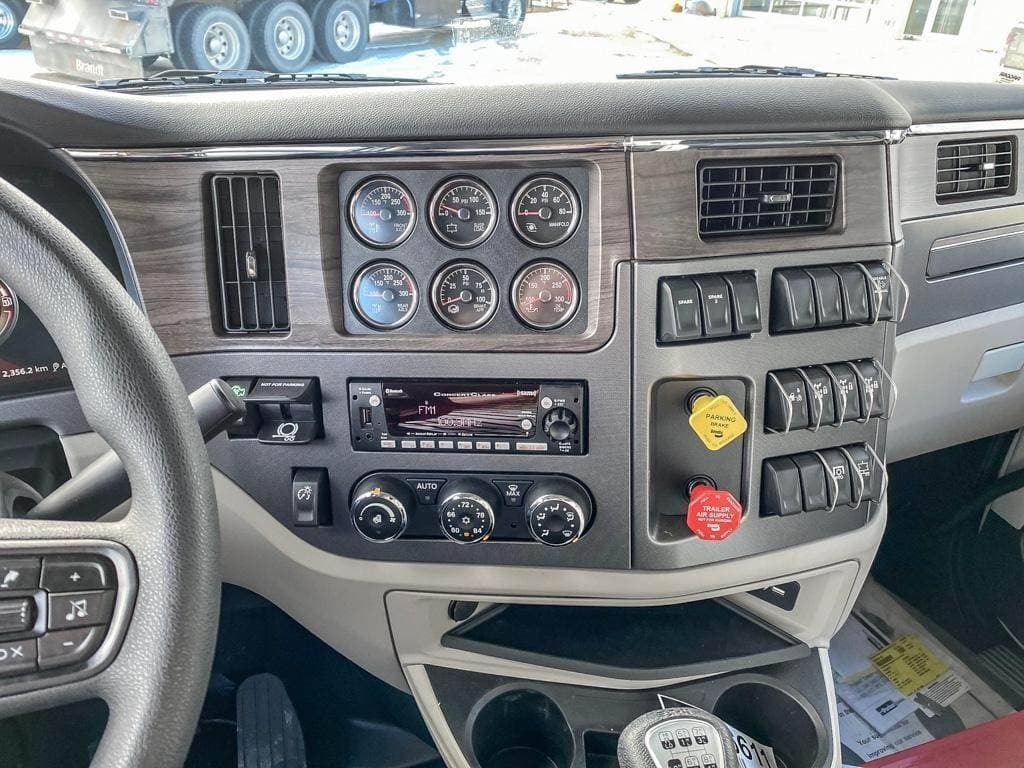 2024 Peterbilt 567 image 6