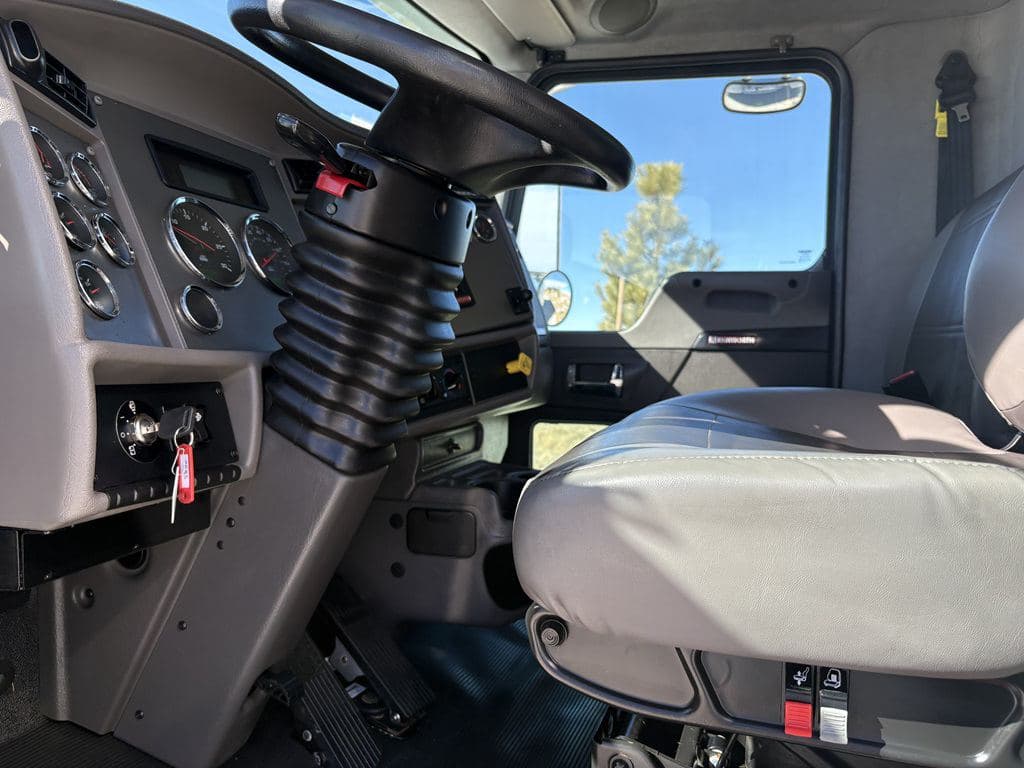 Used 2022 KENWORTH T270 image 3
