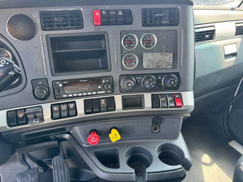 2022 Kenworth T600 image 14