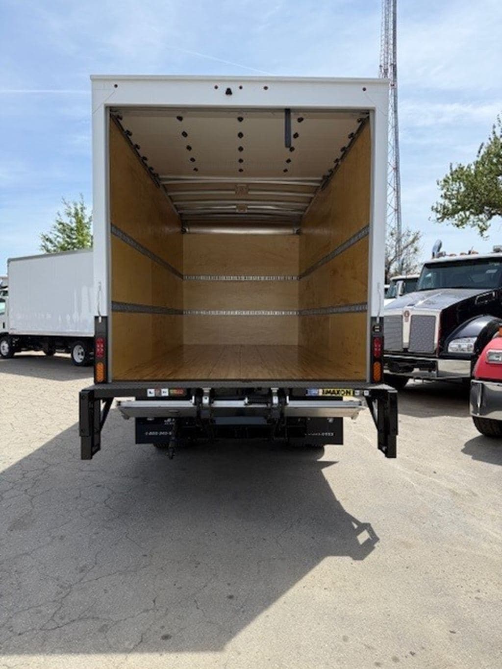 New 2025 ISUZU NRR image 8