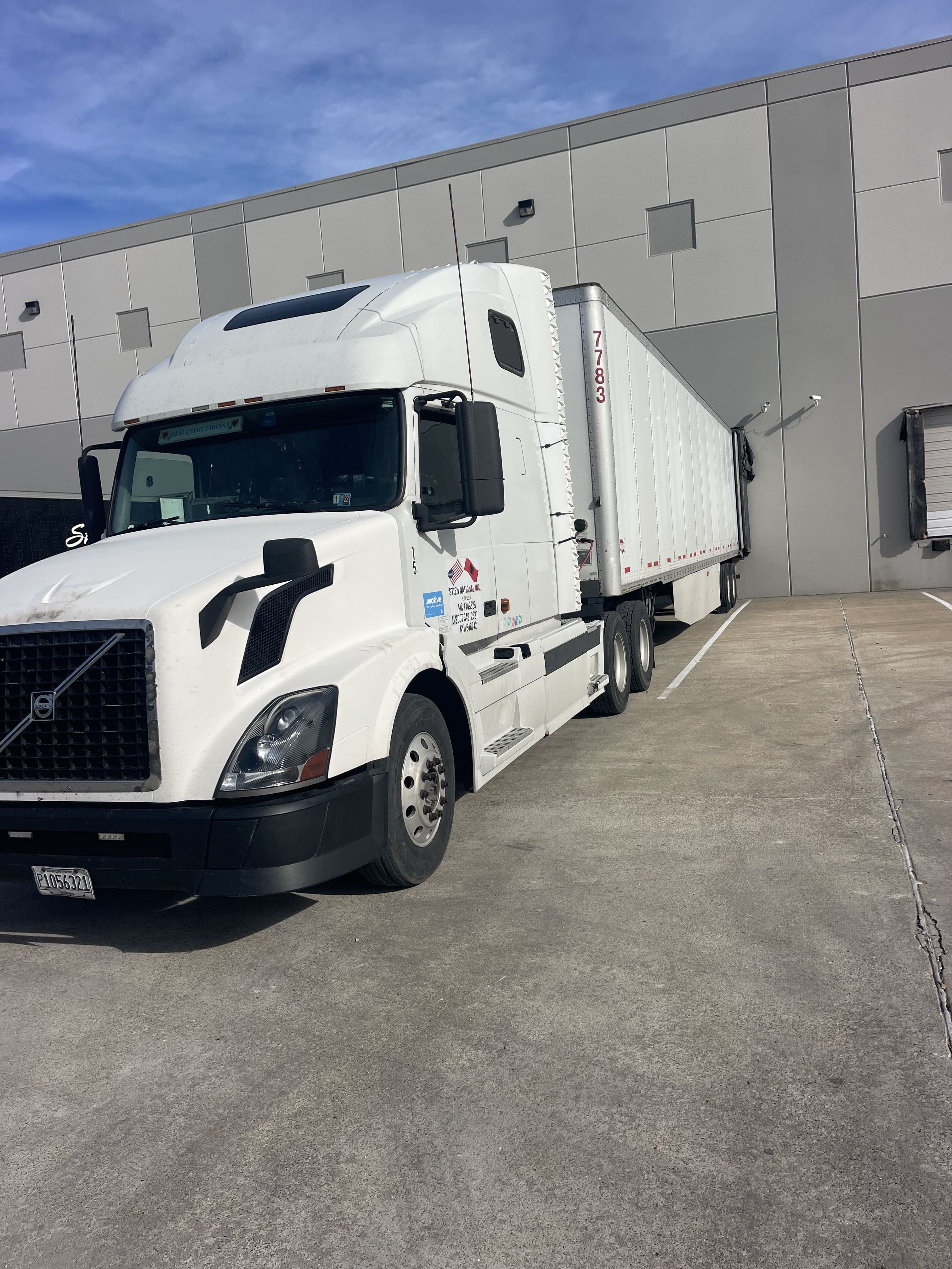 2006 Volvo VNL670 image 2