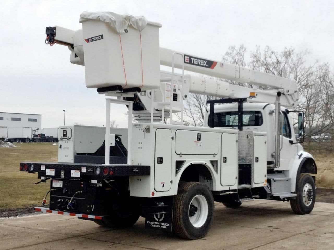 New 2024 FREIGHTLINER Bucket Truck - Boom Truck, Utility Truck - Service Truck - BUSINESS CLASS M2 106 For Sale image 3