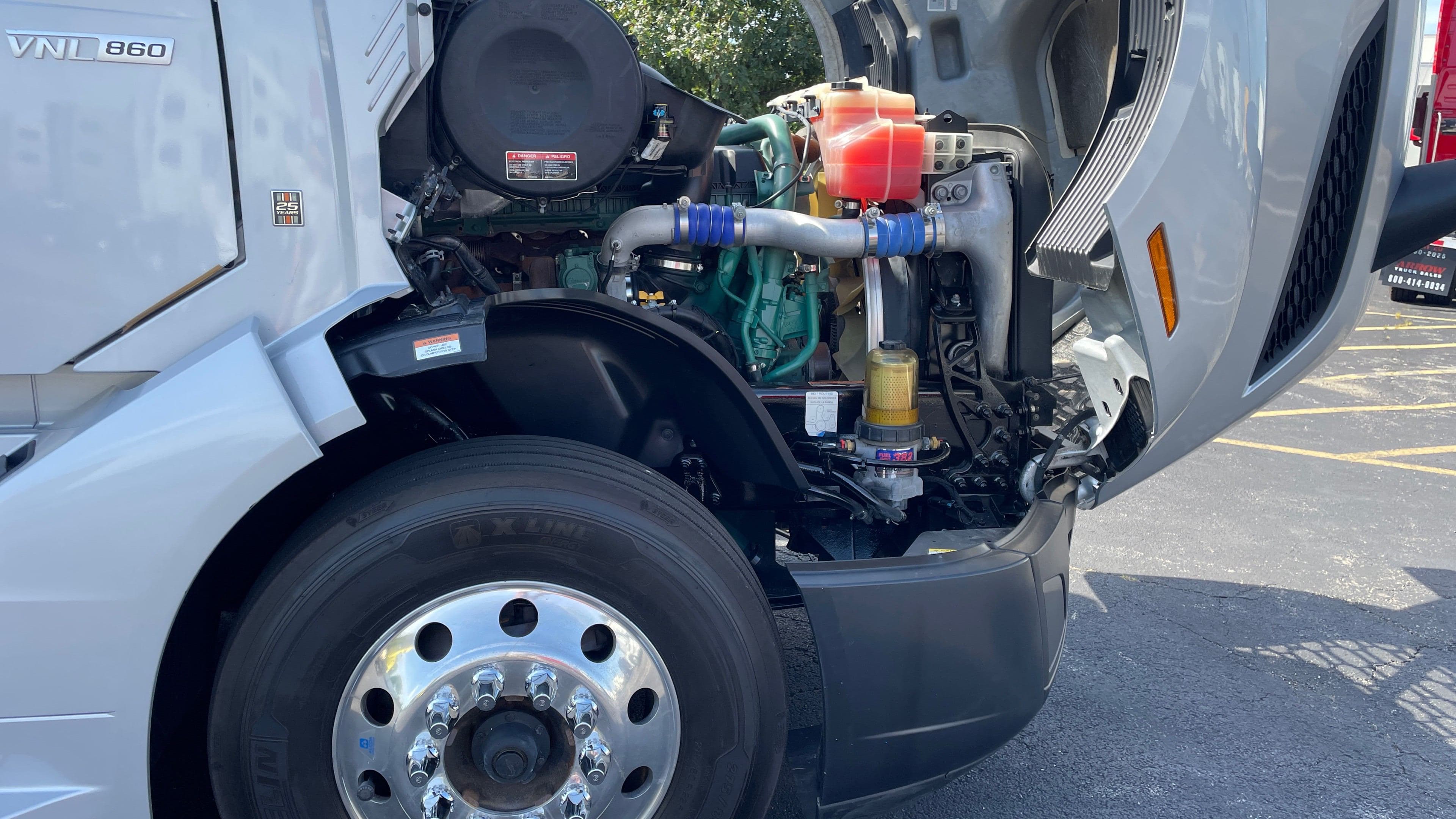 2022 Volvo VNL860 image 5