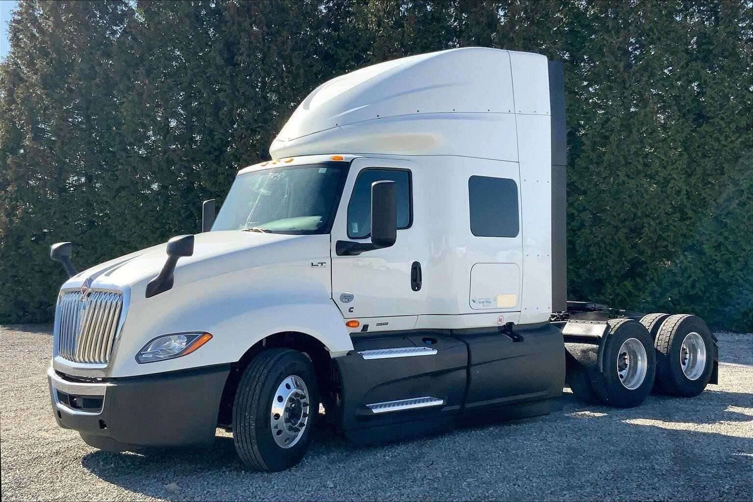 2022 International LT625 image 3