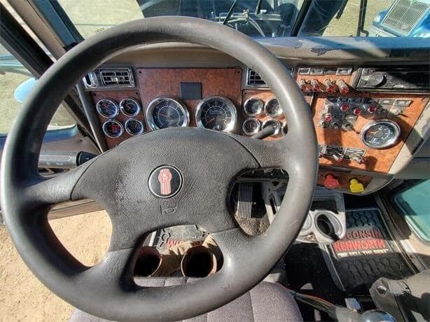 2005 KENWORTH W900 image 15