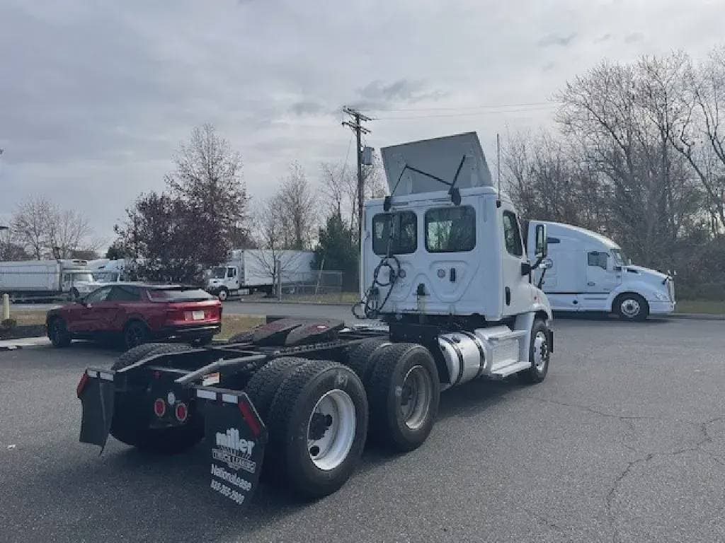 2020 Freightliner Cascadia 113 image 8