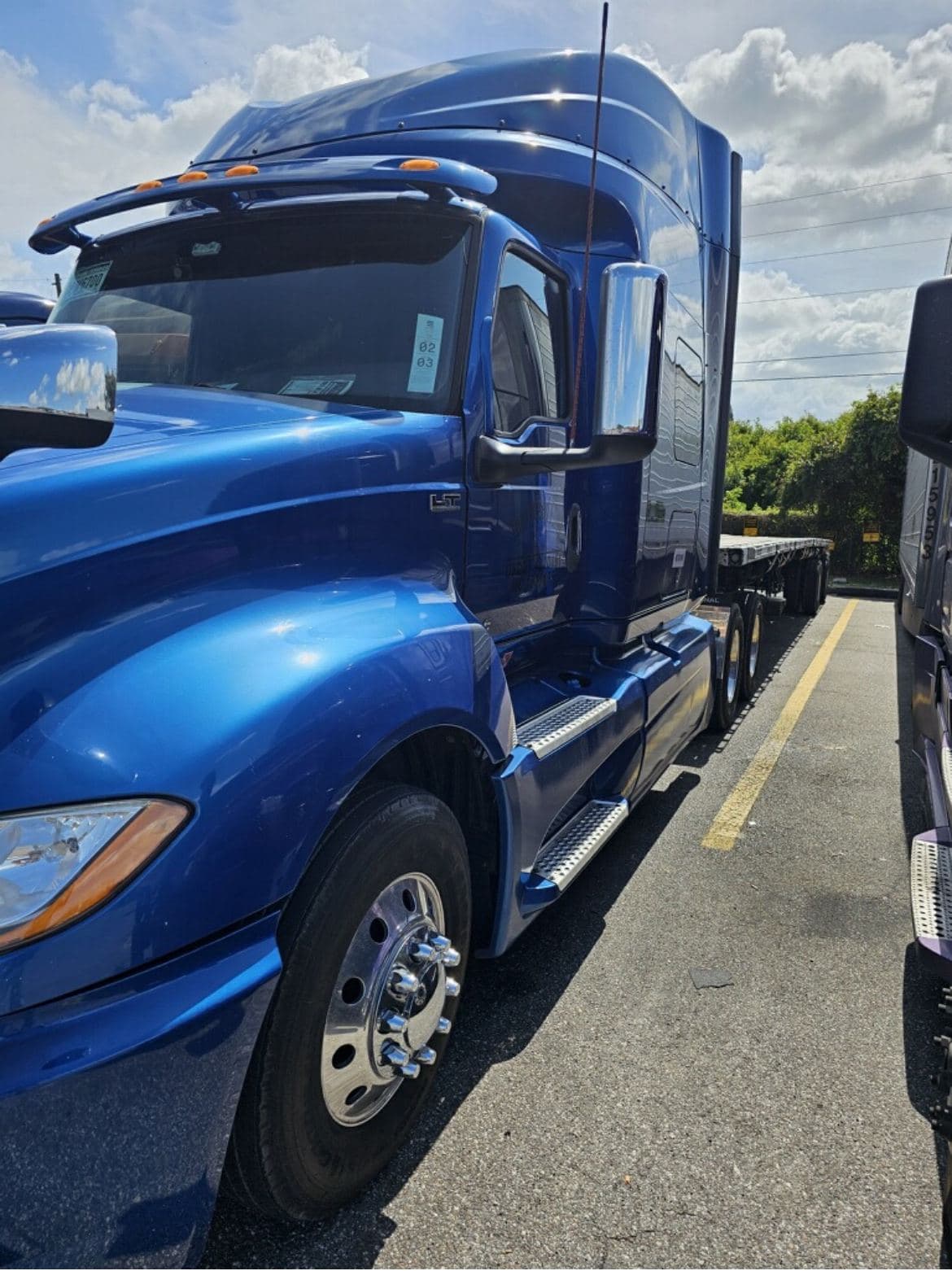 2020 International LT625 image 7