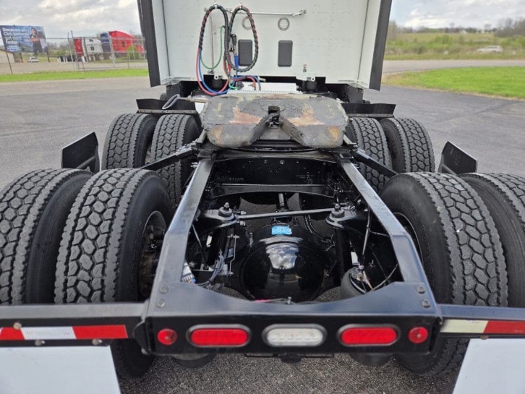 Used 2023 PETERBILT 579 image 7