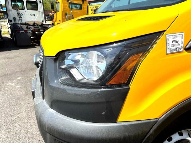 2021 Ford CF8000 image 9