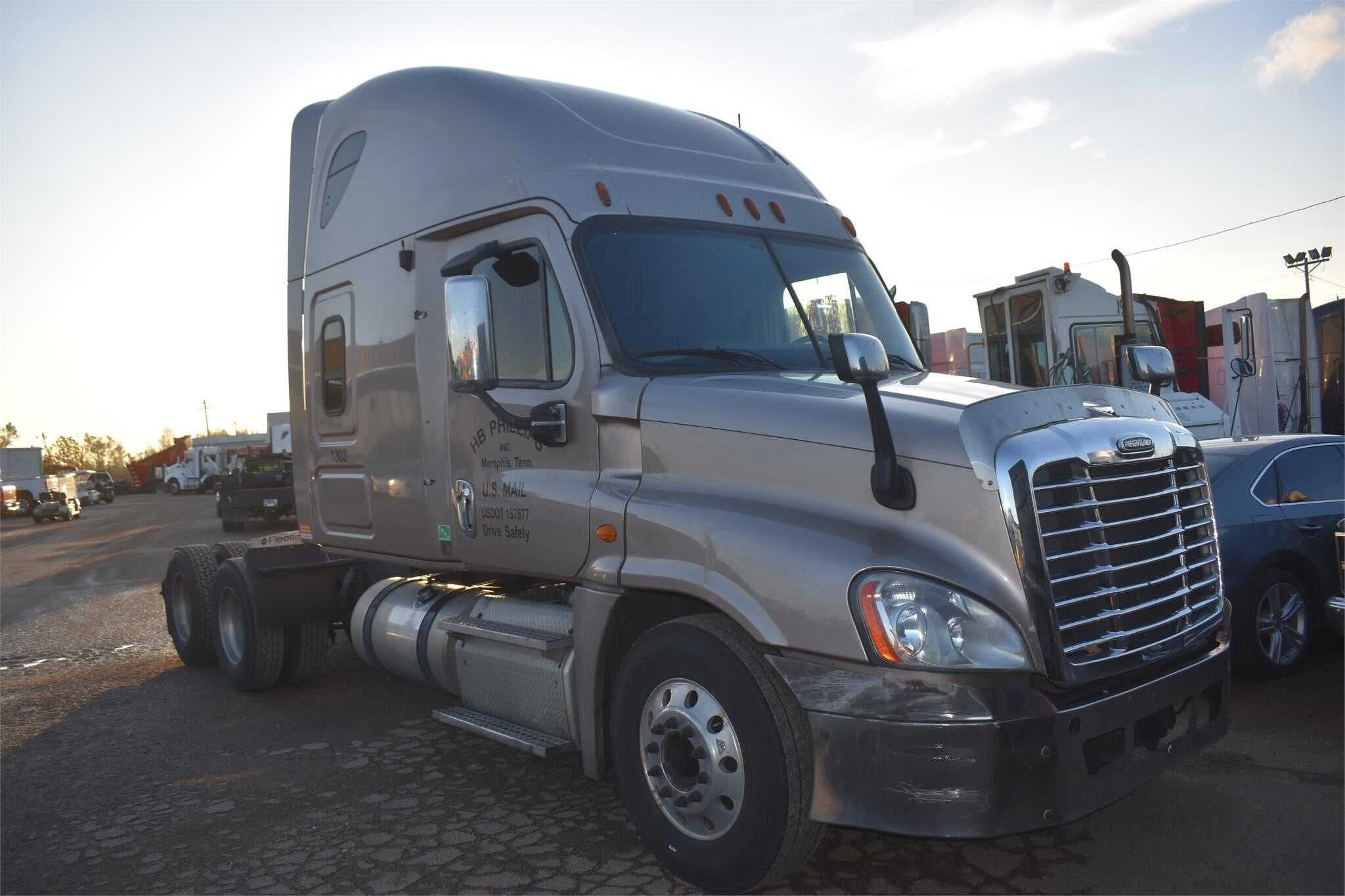 2013 Freightliner Cascadia 125 image 3