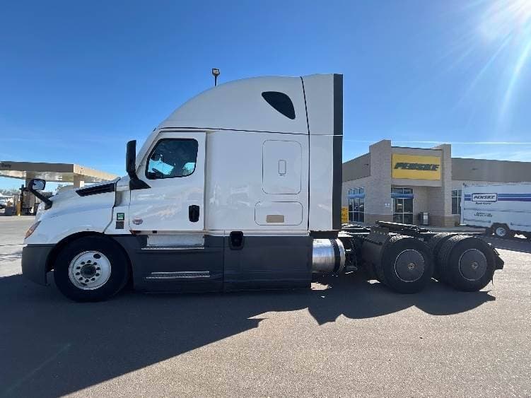 2023 Freightliner Cascadia 126 image 2