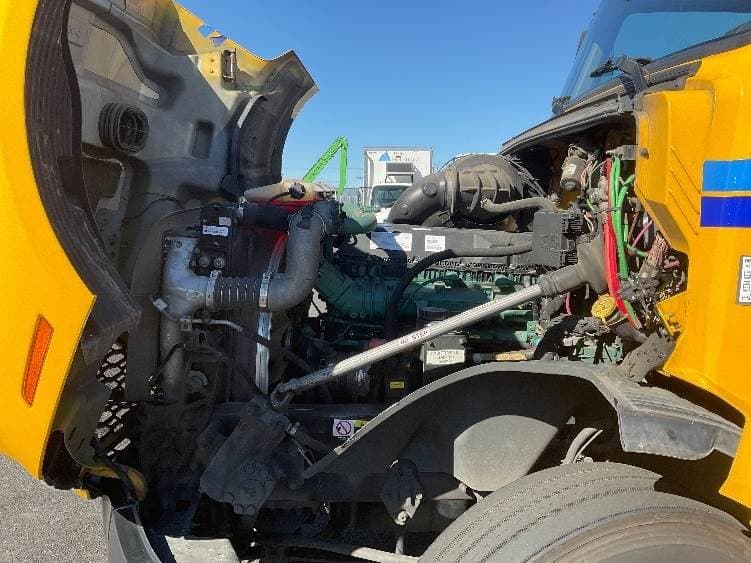 2022 Volvo VNL image 13