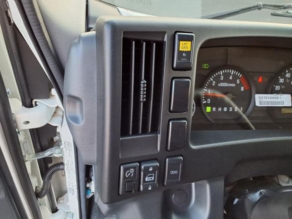 2025 Isuzu NRR image 22