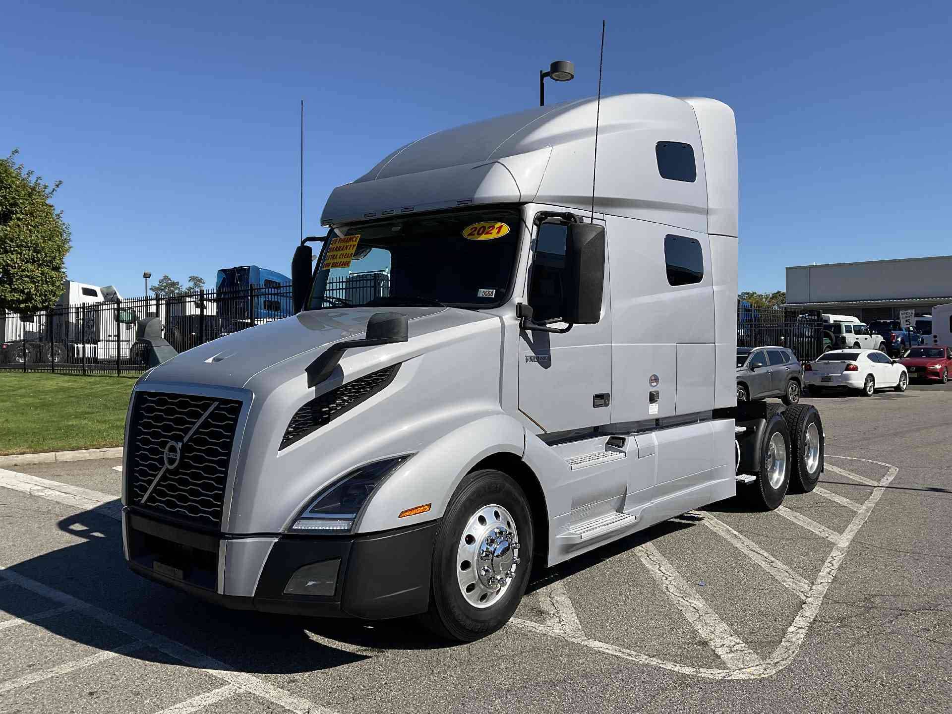 2021 Volvo VNL image 2