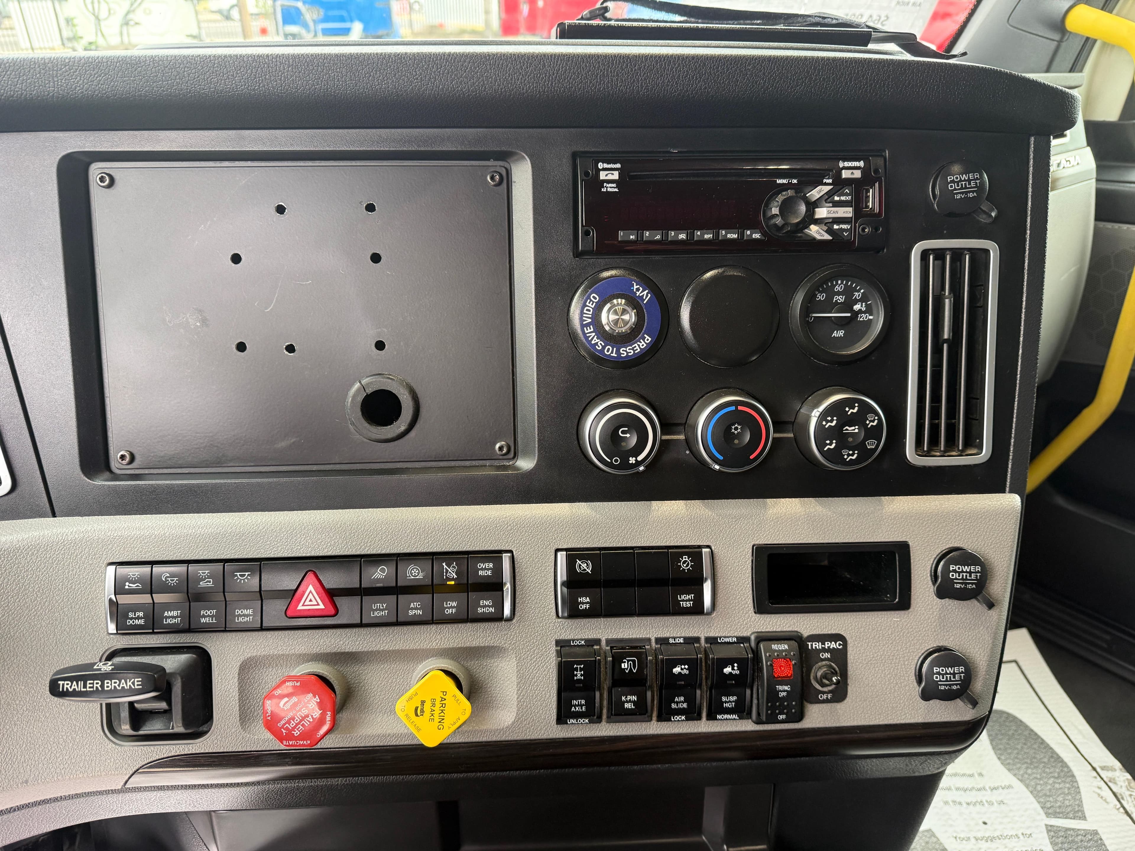 2021 Freightliner Cascadia 126 image 21