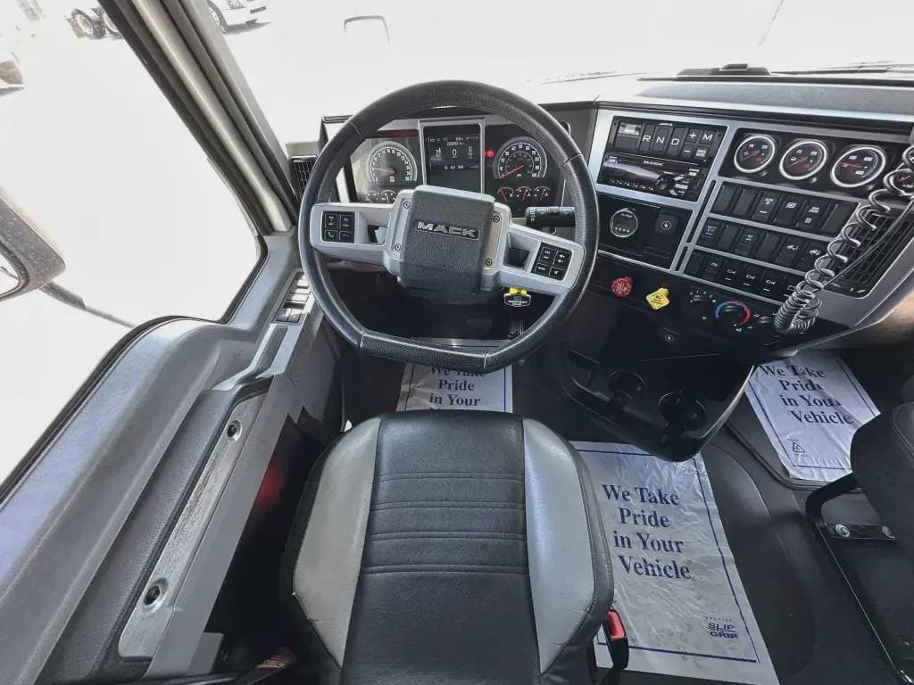Used 2021 MACK Conventional - Sleeper Truck image 13