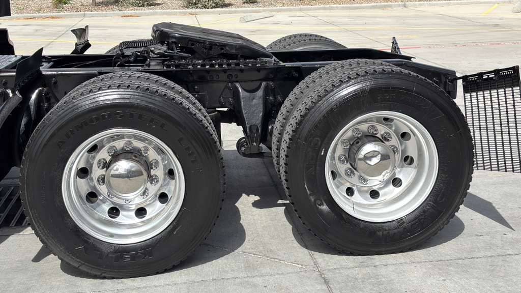 Used 2021 INTERNATIONAL LT625 image 14